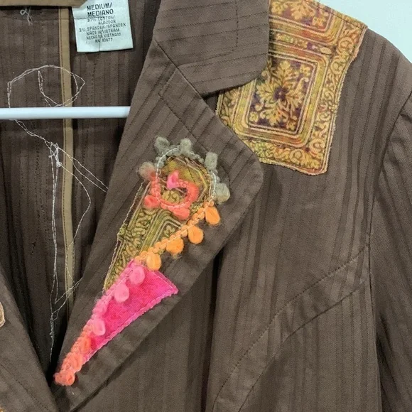 Art in the alley CrAzY decorated jacket, definitely wearable art! Good condition - Picture 3 of 8